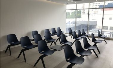 Se vende Consultorios Medicos en Via España.