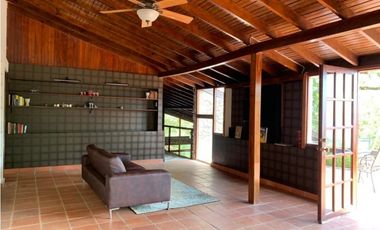 Venta de casa campestre en Altos de Cerro Azul