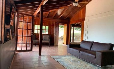 Venta de casa campestre en Altos de Cerro Azul