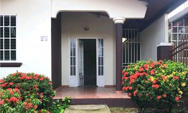 EN VENTA CASA BRISAS DEL GOLF