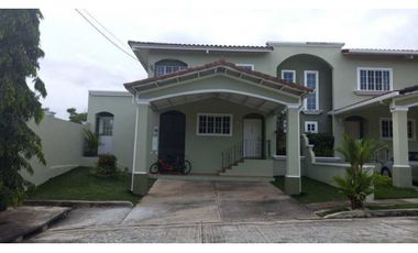 ALQUILO  HERMOSA CASA EN RESIDENCIAL VILLA DE LAS AZORES