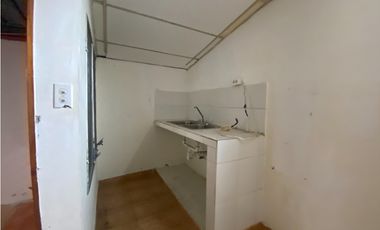 CASA EN ALQUILER - 24 DE DICIEMBRE