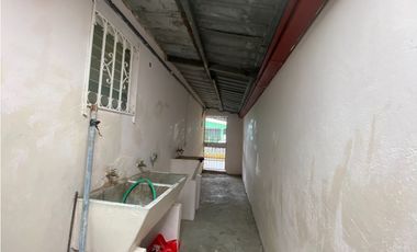 CASA EN ALQUILER - 24 DE DICIEMBRE