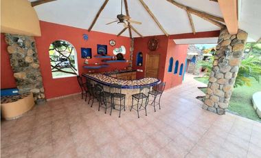 VENTA DE CASA CON PISCINA EN PLAYA CORONADO