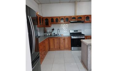Se vende Casa en Cantarrana, A pasos de Hotel Guayacanes