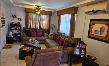 Venta de casa en Urb. Villas del Golf, Chitré
