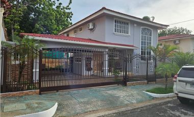Venta de casa en Urb. Villas del Golf, Chitré