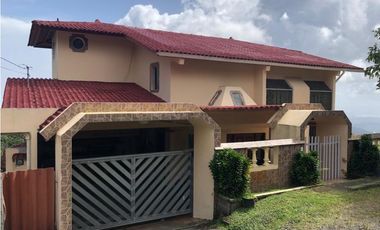 CASA EN VENTA LOS ALTOS DE CERRO AZUL