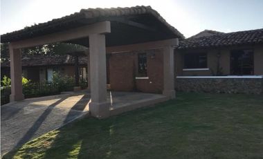 Venta de casa en Residencial Cubita, La arena de Chitré