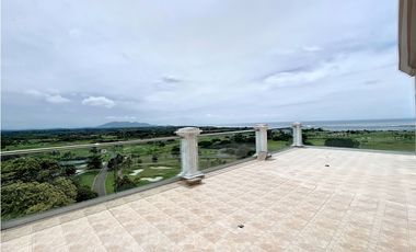 Venta de apartamento de playa PH Vista Mar Golf & Marina en San Carlos