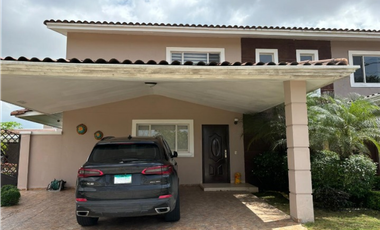 Venta o Alquiler de Casa en Brisas del Golf