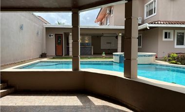 Venta o Alquiler de Casa en Brisas del Golf