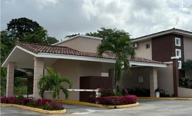 Venta o Alquiler de Casa en Brisas del Golf