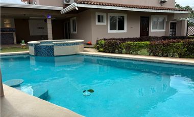Venta o Alquiler de Casa en Brisas del Golf