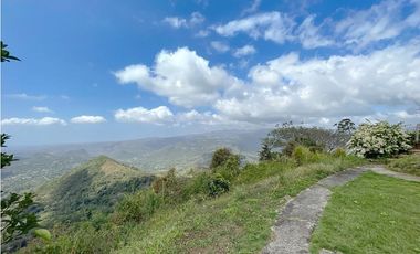 Venta Casa de montaña de 3 niveles en Chicá, chame