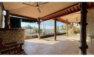 VILLA LUCRE - SE VENDE CASA