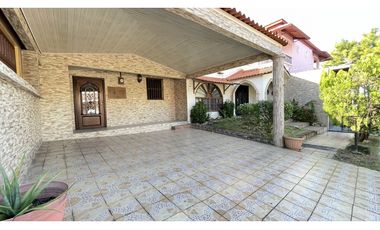 VILLA LUCRE - SE VENDE CASA