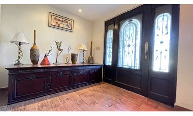 VILLA LUCRE - SE VENDE CASA