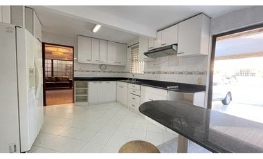 VILLA LUCRE - SE VENDE CASA