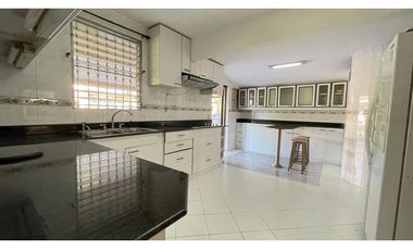 VILLA LUCRE - SE VENDE CASA