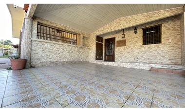 VILLA LUCRE - SE VENDE CASA