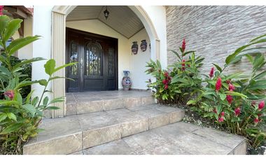 VILLA LUCRE - SE VENDE CASA