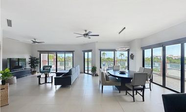 Venta de Apartamento en San Carlos PH Vista Mar Golf & Marina Las Olas