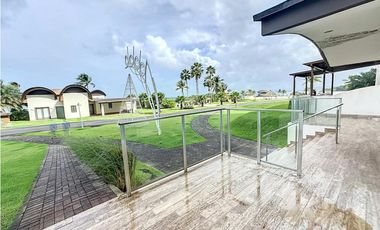 Venta de apartamento en Playa Escondida Colon