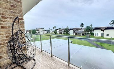 Venta de apartamento en Playa Escondida Colon