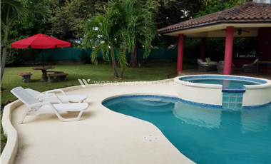 SE VENDE CASA EN CORONADO GOLF