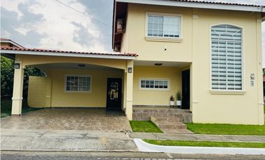 Venta de Casa en Villas del Golf Chitré