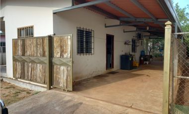 Se Vende Casa a pasos del Super 99 de Chitré Herrera
