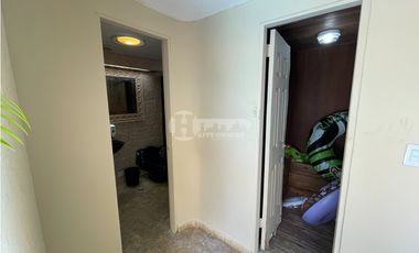 Venta de residencia unifamiliar de 3 niveles en Dos mares