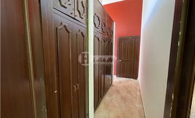 Venta de residencia unifamiliar de 3 niveles en Dos mares