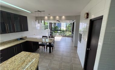 Venta de residencia unifamiliar de 3 niveles en Dos mares