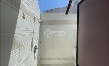 Venta de residencia unifamiliar de 3 niveles en Dos mares