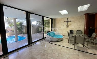 Venta de residencia unifamiliar de 3 niveles en Dos mares
