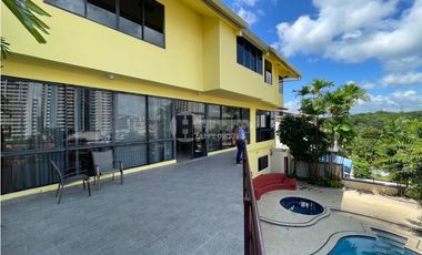 Venta de residencia unifamiliar de 3 niveles en Dos mares