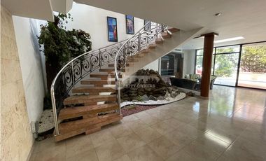 Venta de residencia unifamiliar de 3 niveles en Dos mares