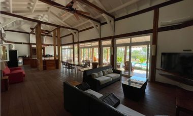 Vendo villa de lujo frente al mar en Destiladeros, Pedasi.