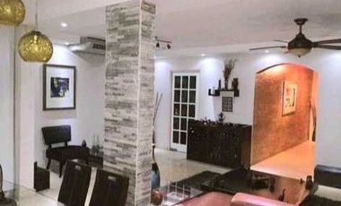 Venta de casa en Versalles