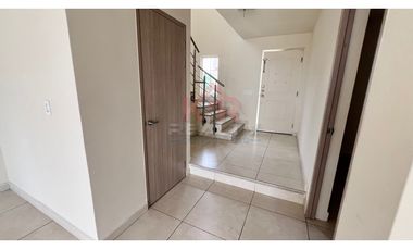 RESERVA DE VERSALLES CASA UNIFAMILIAR MODDLO LYON DE ESQUINA