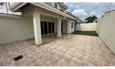 RESERVA DE VERSALLES CASA UNIFAMILIAR MODDLO LYON DE ESQUINA