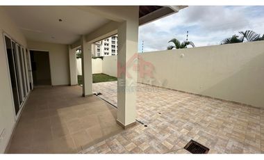 RESERVA DE VERSALLES CASA UNIFAMILIAR MODDLO LYON DE ESQUINA