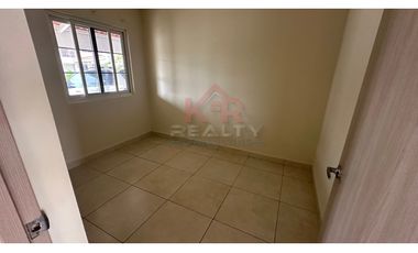 RESERVA DE VERSALLES CASA UNIFAMILIAR MODDLO LYON DE ESQUINA