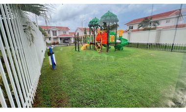 RESERVA DE VERSALLES CASA UNIFAMILIAR MODDLO LYON DE ESQUINA