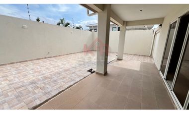 RESERVA DE VERSALLES CASA UNIFAMILIAR MODDLO LYON DE ESQUINA