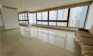 VENDO APARTAMENTO EN MARBELLA, 241M2, 3 RECAMARAS, VISTA AL MAR.