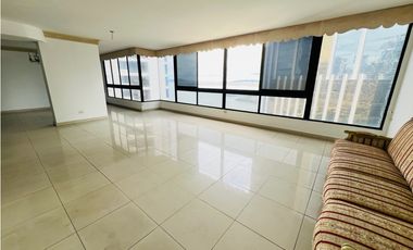 VENDO APARTAMENTO EN MARBELLA, 241M2, 3 RECAMARAS, VISTA AL MAR.