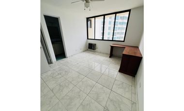 VENDO APARTAMENTO EN MARBELLA, 241M2, 3 RECAMARAS, VISTA AL MAR.